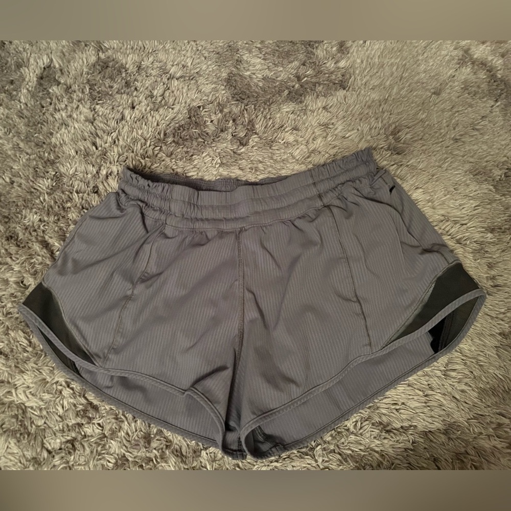 Lululemon Hotty Hot shorts size 6 2.5”
